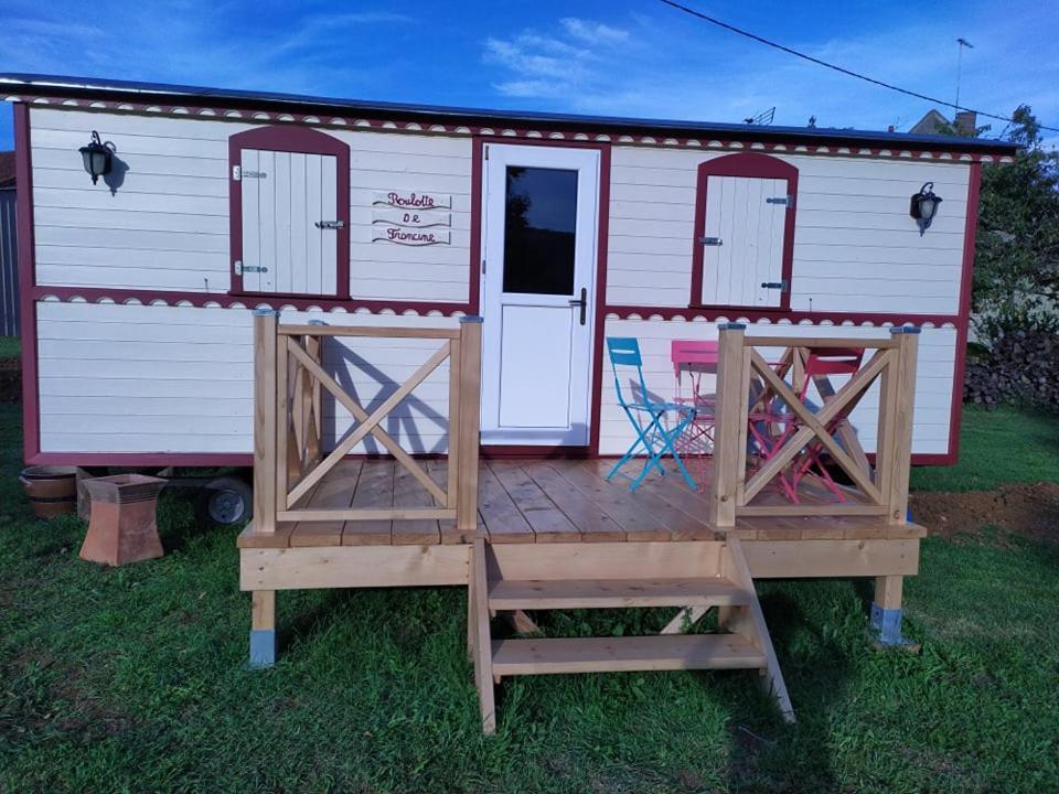 La Roulotte De Francine Hostal Chazeuil Exterior foto