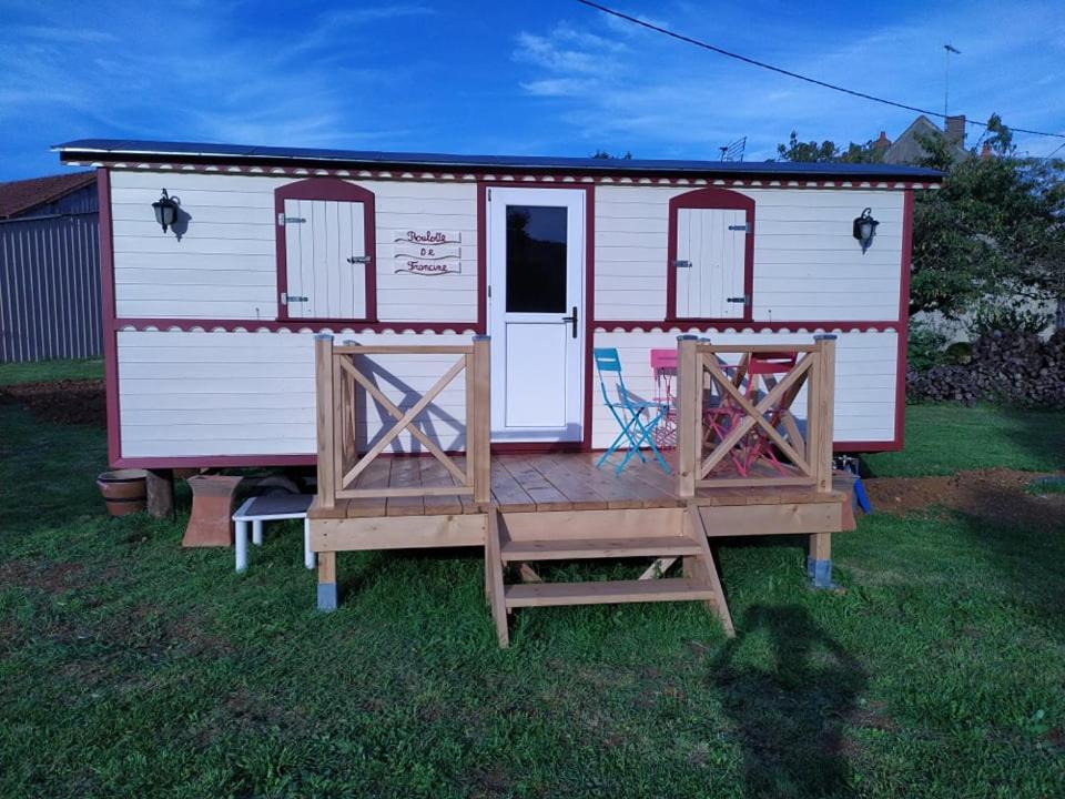 La Roulotte De Francine Hostal Chazeuil Exterior foto