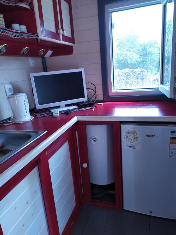La Roulotte De Francine Hostal Chazeuil Exterior foto